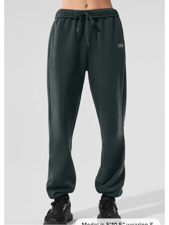 ALO Yoga Pants - Alo Yoga Women’s Charcoal Green Accolade sweatpants large